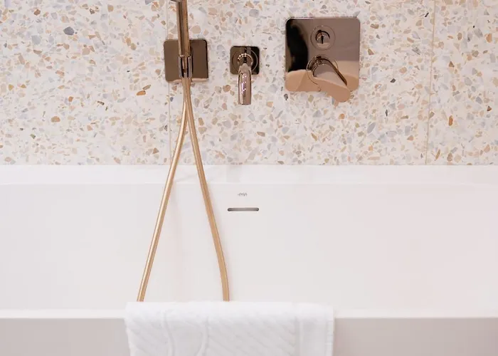 2 Bedroom I 85 M2 I W-balcony I Malunu St I Cohost דירה