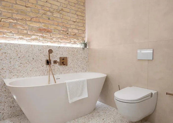 2 Bedroom I 85 M2 I W-balcony I Malunu St I Cohost * וילנה