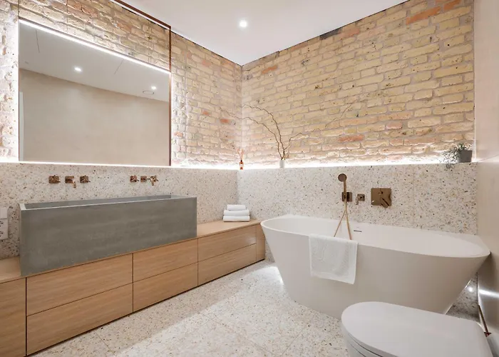 דירה 2 Bedroom I 85 M2 I W-balcony I Malunu St I Cohost *