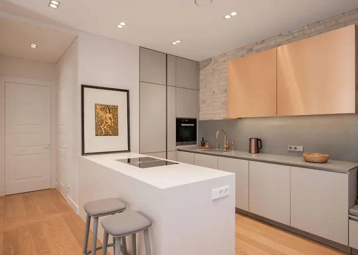 2 Bedroom I 85 M2 I W-balcony I Malunu St I Cohost דירה *