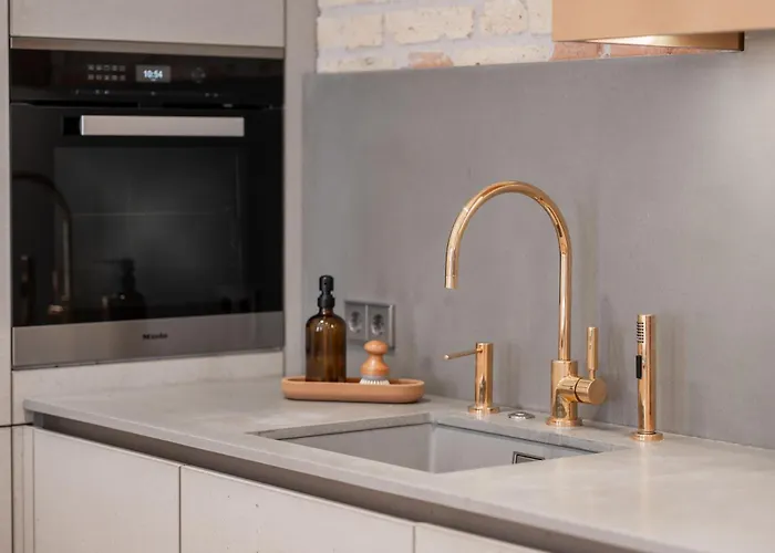 2 Bedroom I 85 M2 I W-balcony I Malunu St I Cohost דירה