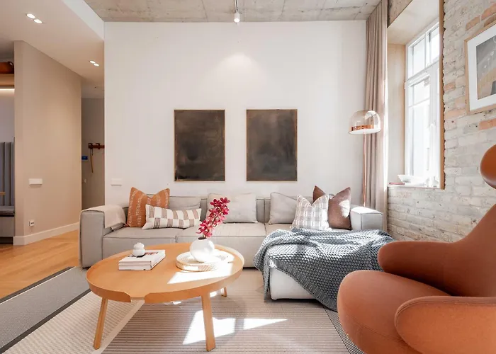 דירה 2 Bedroom I 85 M2 I W-balcony I Malunu St I Cohost *