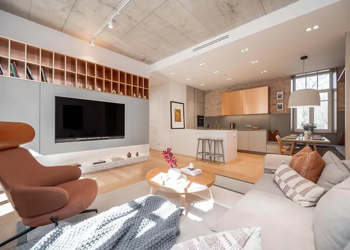 דירה 2 Bedroom I 85 M2 I W-balcony I Malunu St I Cohost