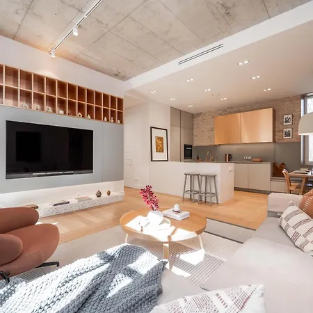 Appartamento 2 Bedroom I 85 M2 I W-balcony I Malunu St I Cohost